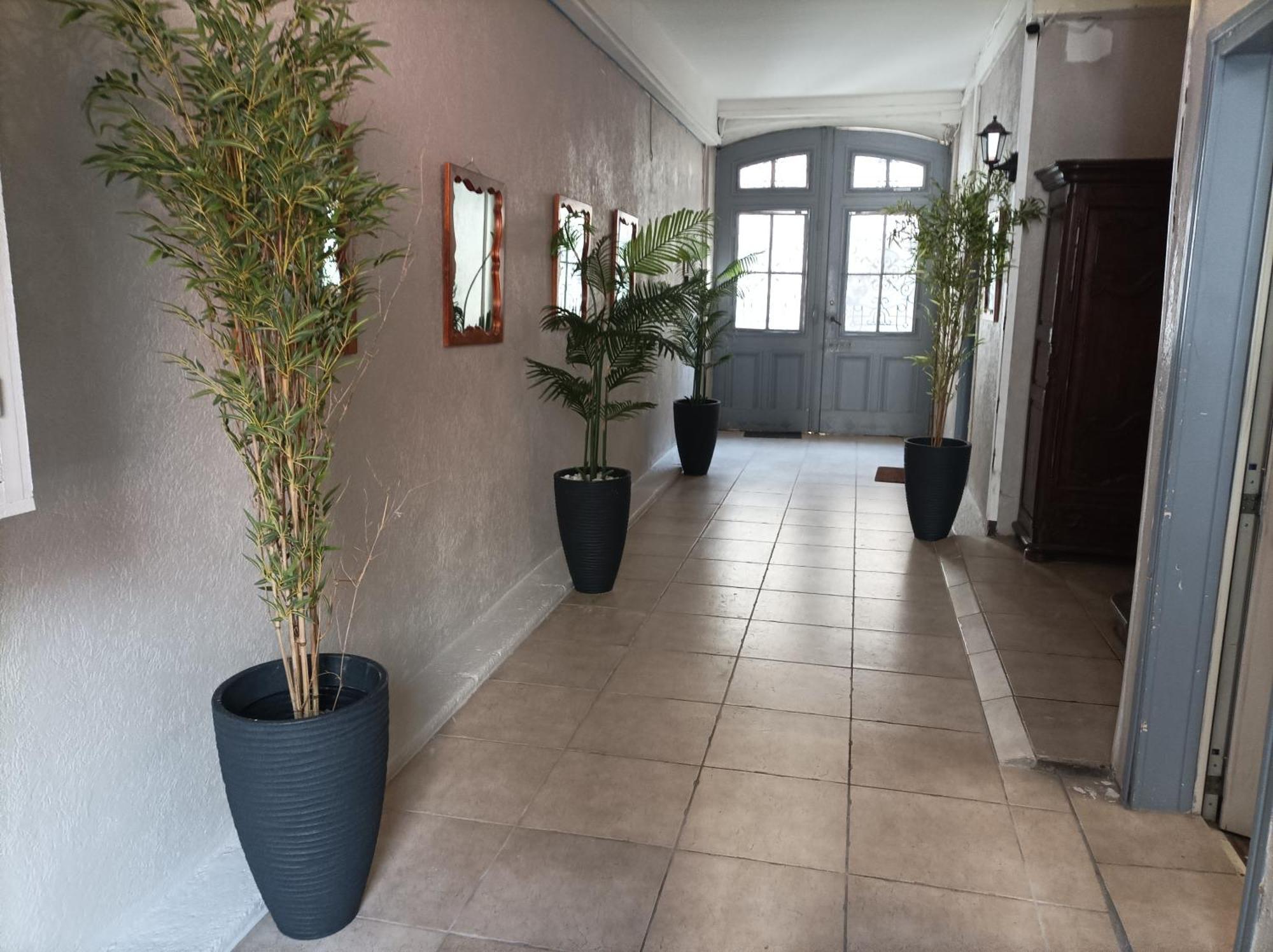 Saëns 7-T2 avec garage privé optionnel-Centre historique et plages à 16km ! Béziers Esterno foto
